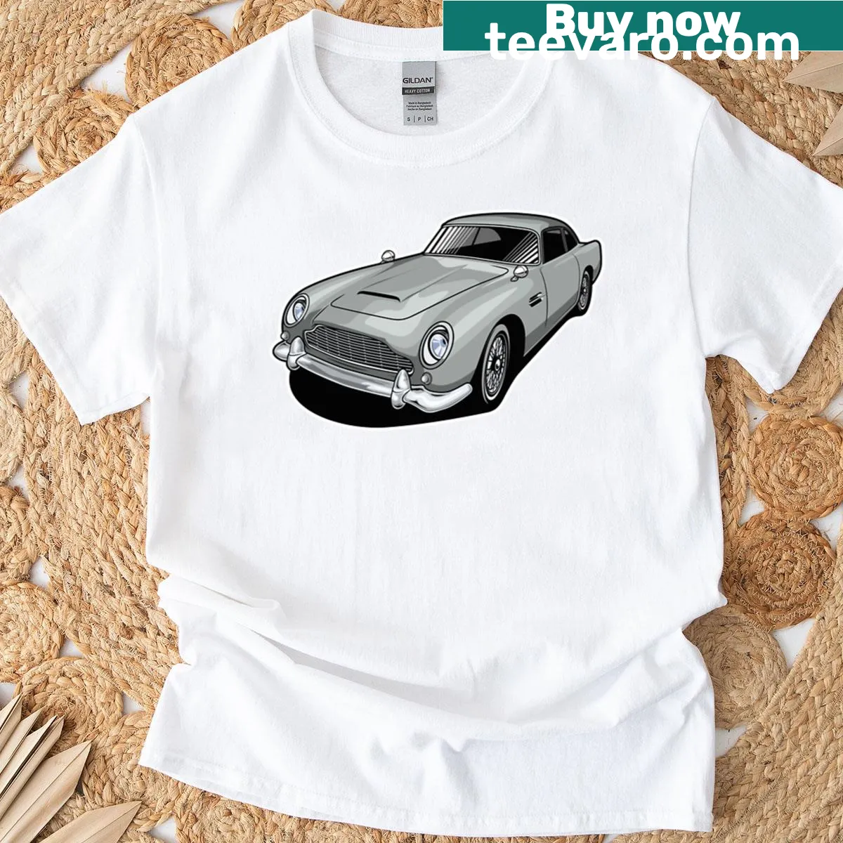 Retro design of a British GT Coupe on a t-shirt — on a men's t-shirt