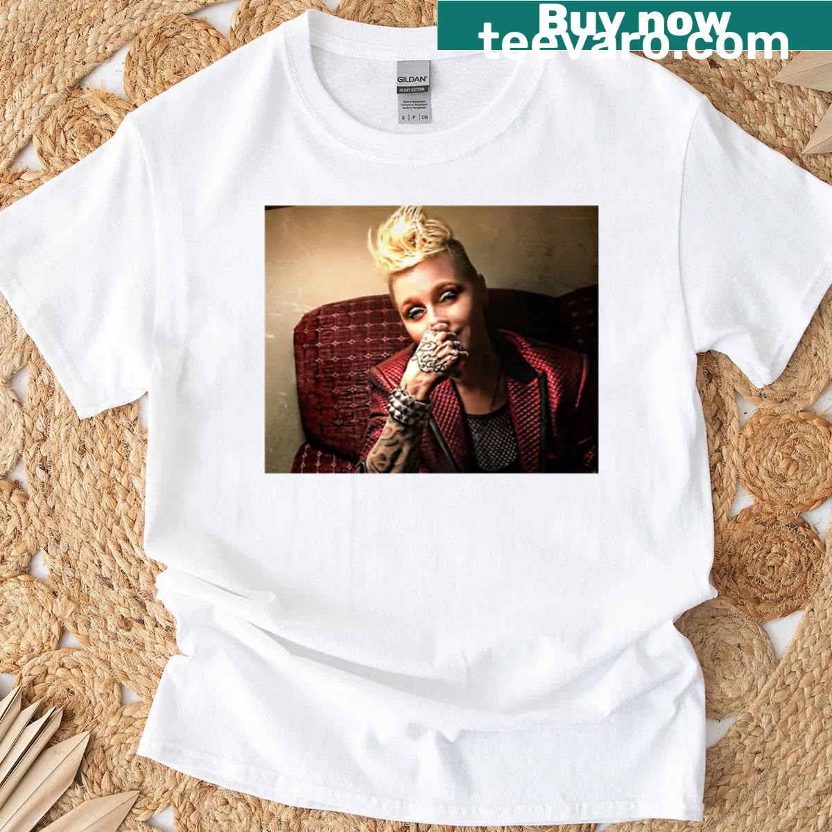 Oversized t-shirt with stylish typography saying 'The King' — on a men's t-shirt