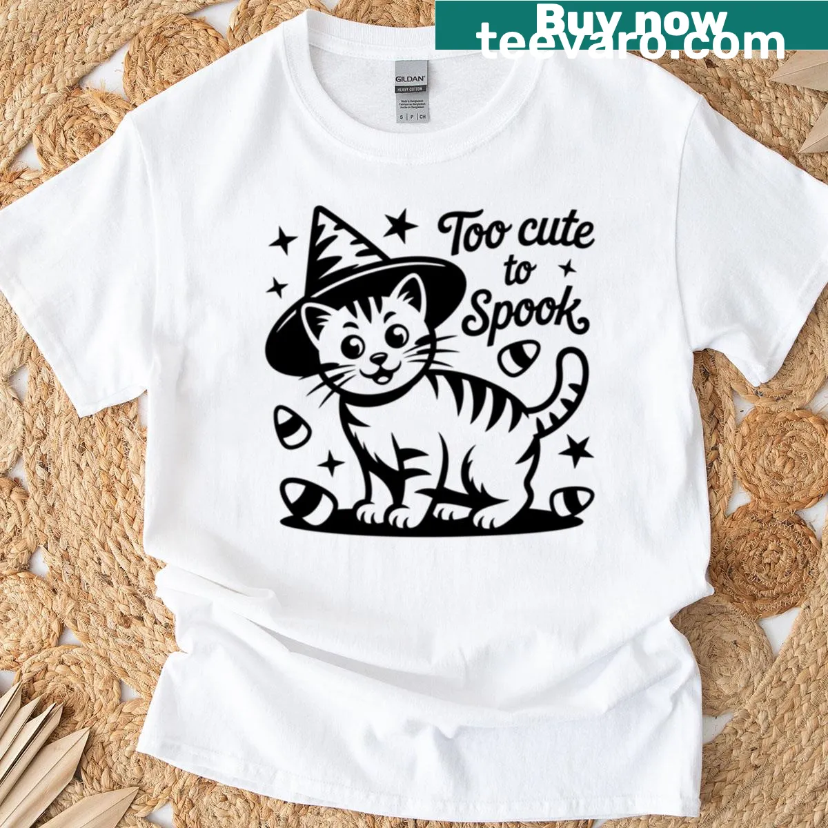 T-shirt with a cute cat in a witch hat for Halloween — on a men's t-shirt