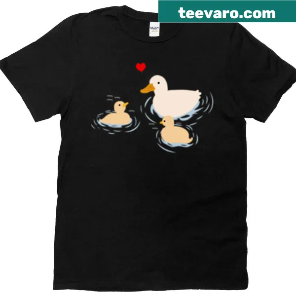 Adorable duck mom and ducklings graphic T-shirt in a pond.