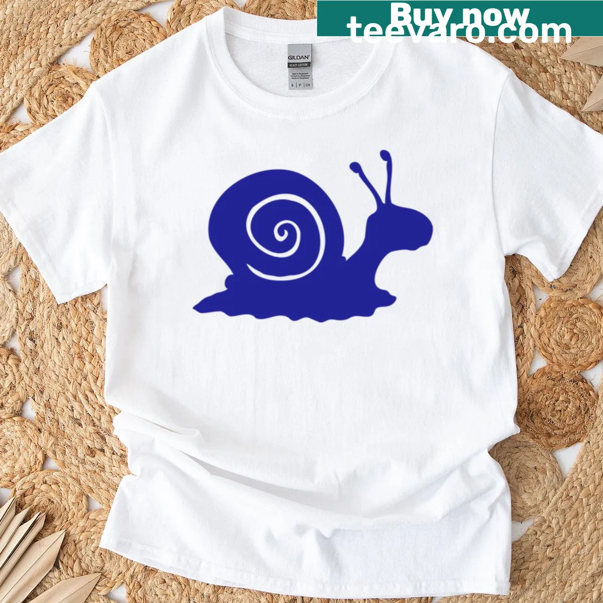 Silhouette of a snail and slug on a T-shirt — on a men's t-shirt