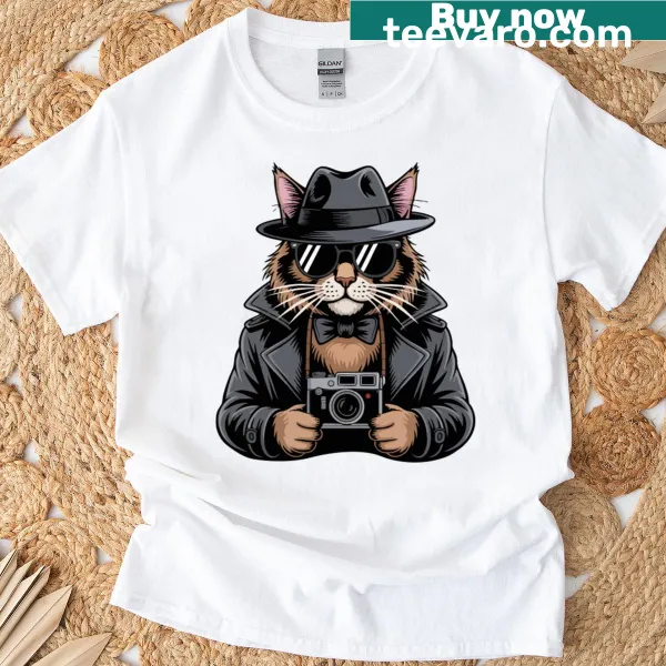 Cartoon t-shirt of a spying cat watching