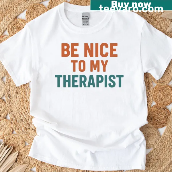 Oversized retro t-shirt with the phrase about therapists