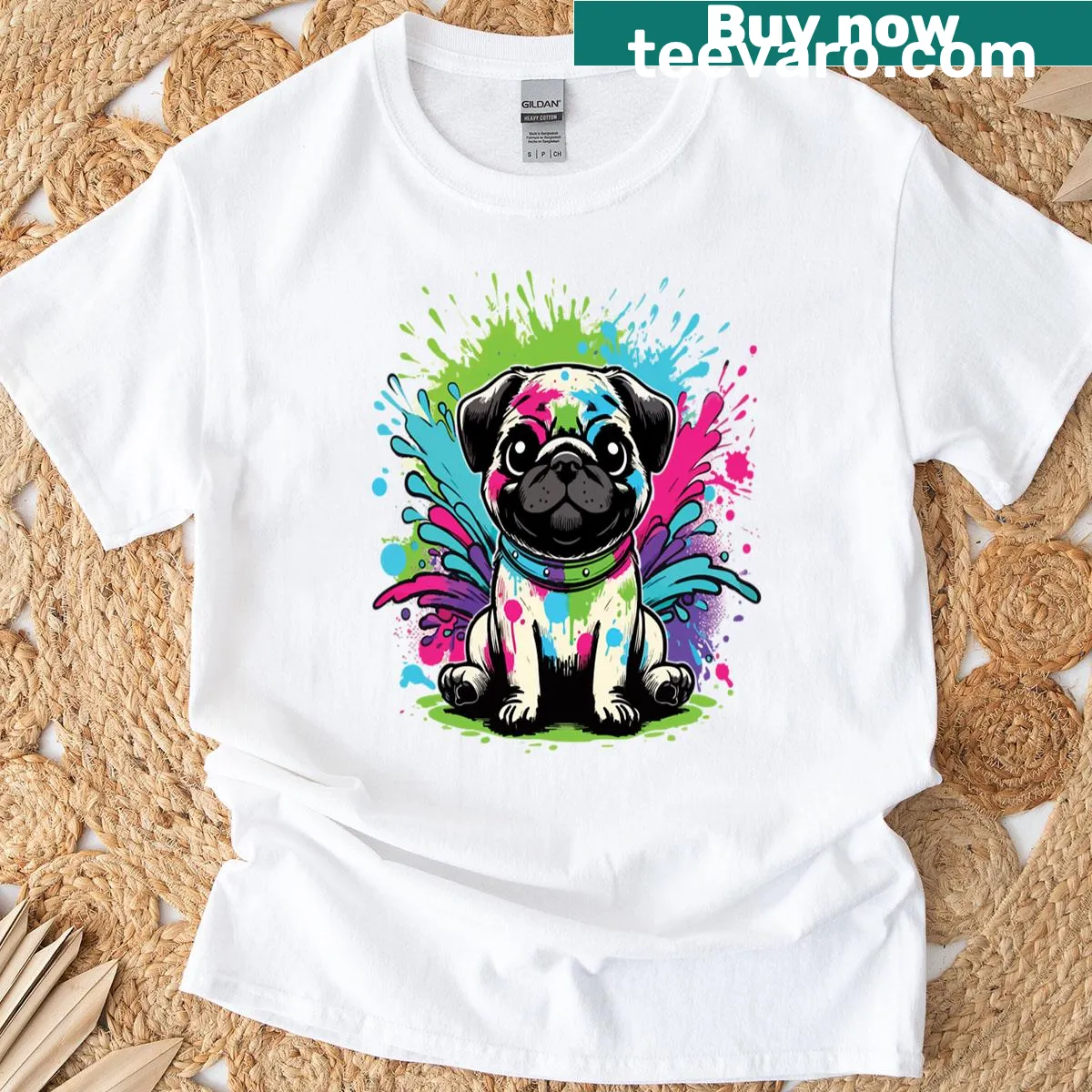 Oversized T-shirt with splatter paint pug illustration — on a men's t-shirt