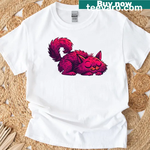 Oversized T-shirt with dreamy cat illustration among stars