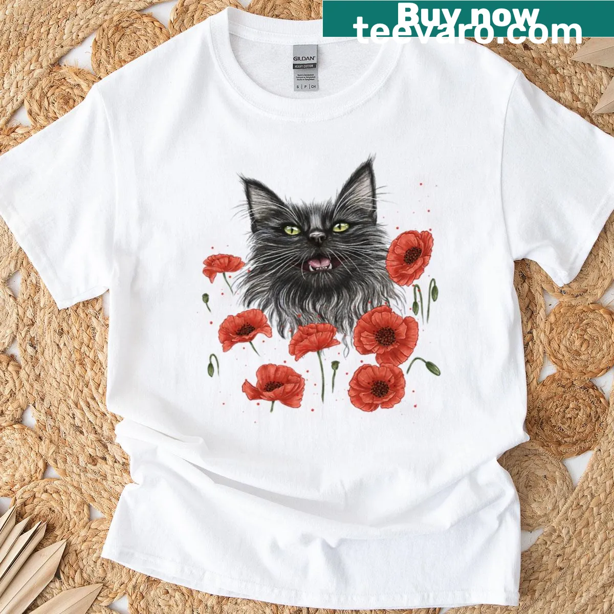 Illustration of Maine Coon cat with poppies on T-shirt — on a men's t-shirt