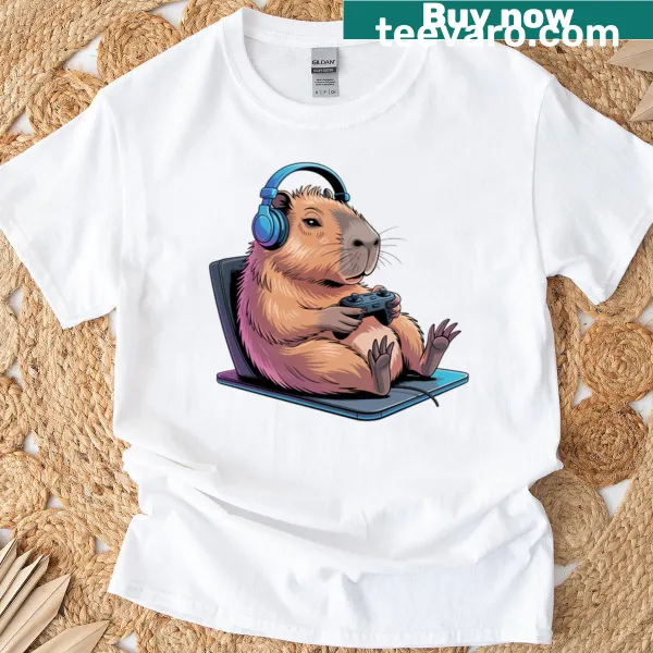 Oversized t-shirt with a playful capybara illustration gaming