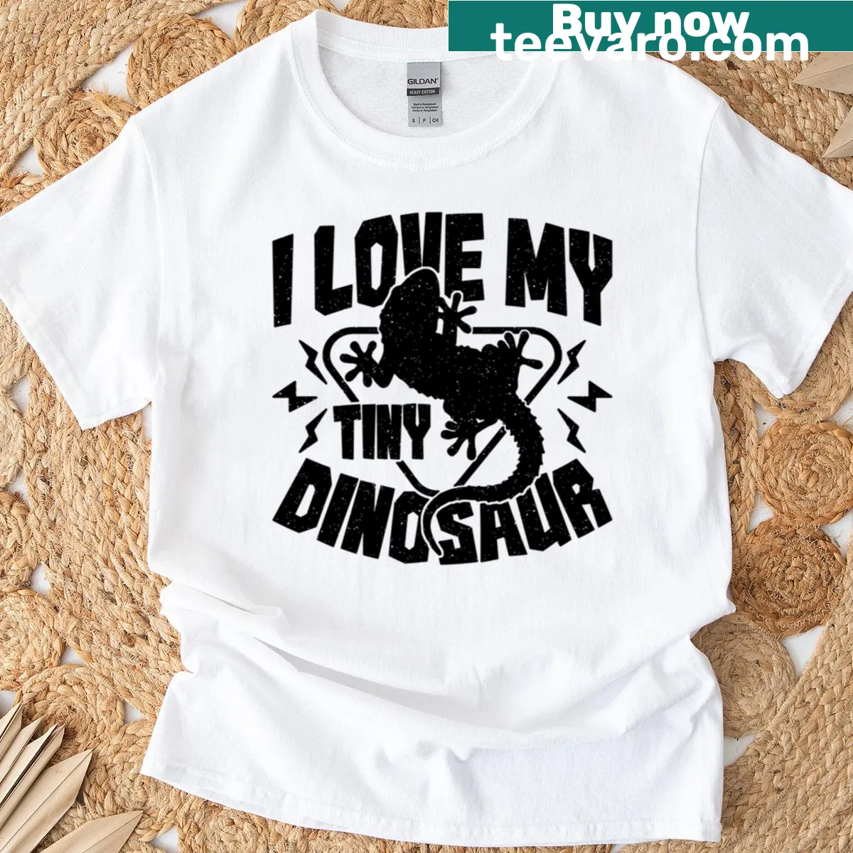 Illustration of tiny dinosaurs inspired by leopard geckos on a t-shirt — on a men's t-shirt