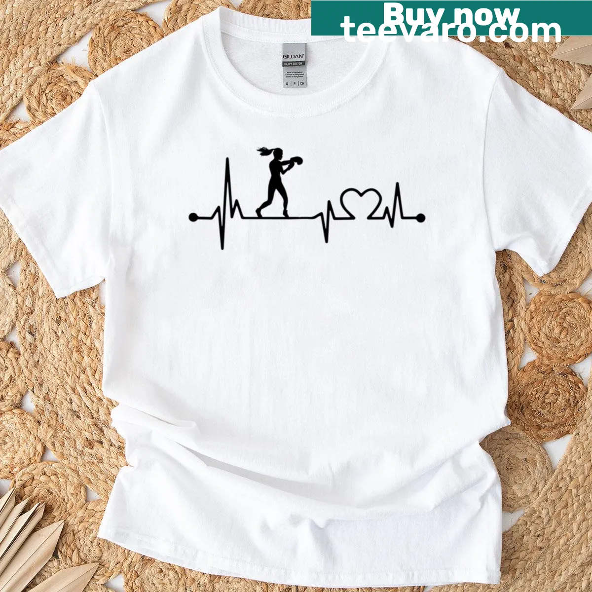Heartbeat graphic with boxing gloves on a t-shirt — on a men's t-shirt