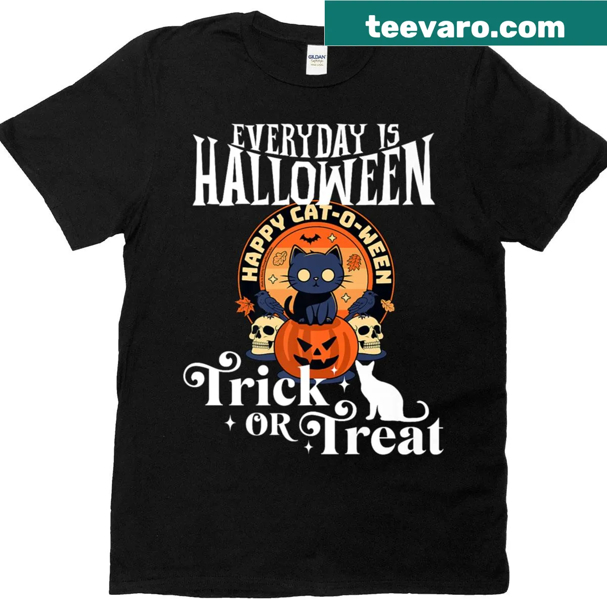 Cute black cat on a pumpkin for Halloween fun. — on a men's t-shirt