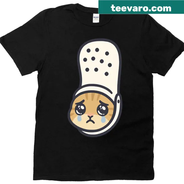 Oversized T-shirt with a crying cat sticker wearing a helmet