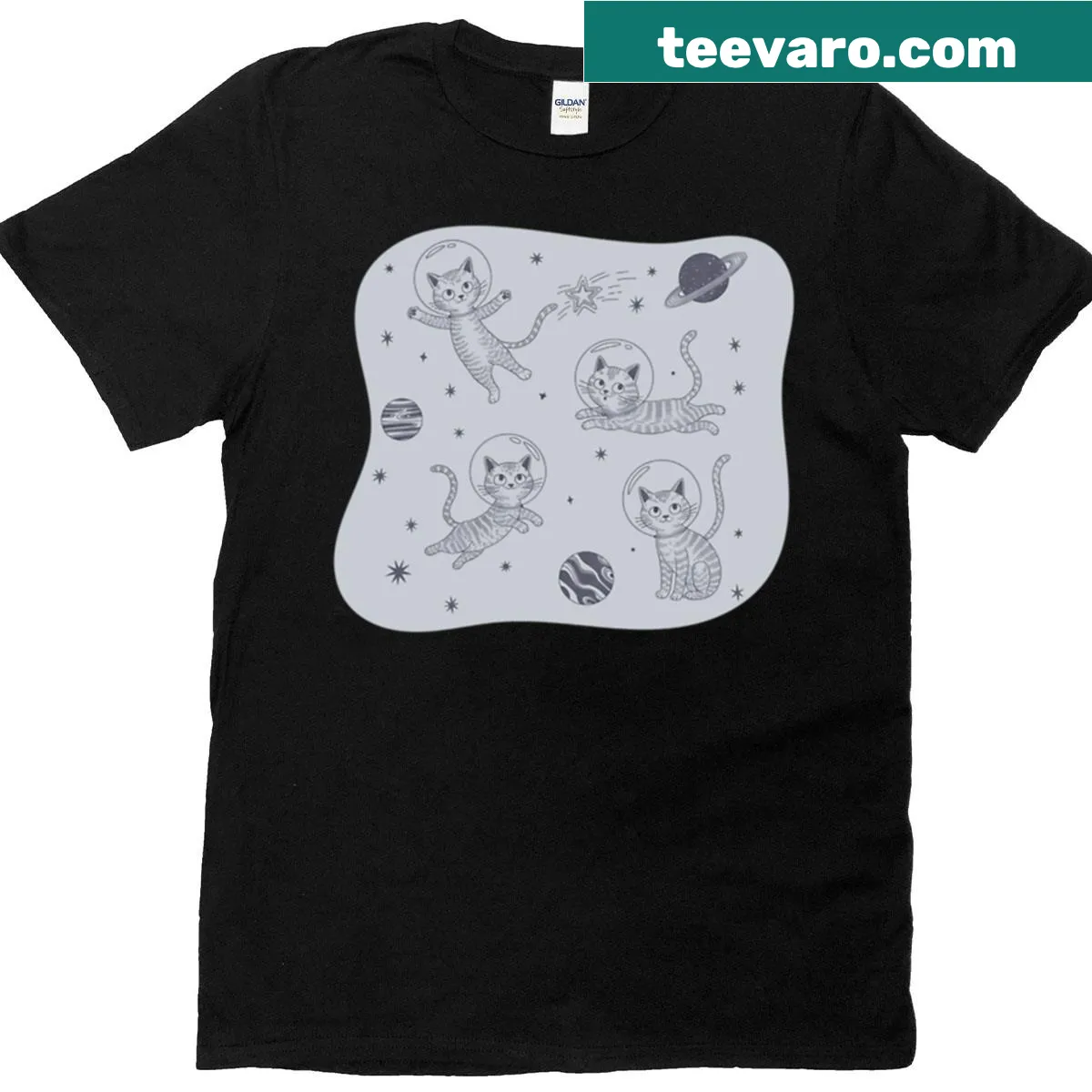 Oversized t-shirt with cute astronaut cats illustration in space — on a men's t-shirt