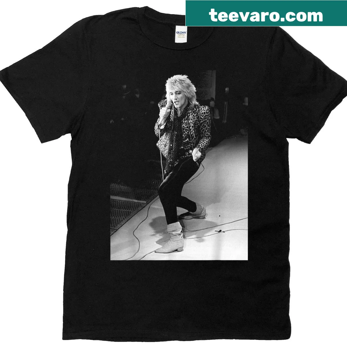 Vintage Rod Stewart live performance illustration T-shirt — on a men's t-shirt