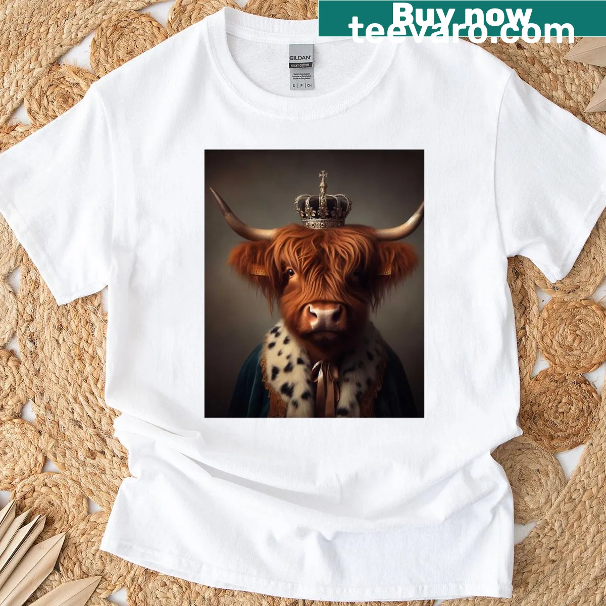 Highland cow in royal costume illustrated on a t-shirt — on a men's t-shirt
