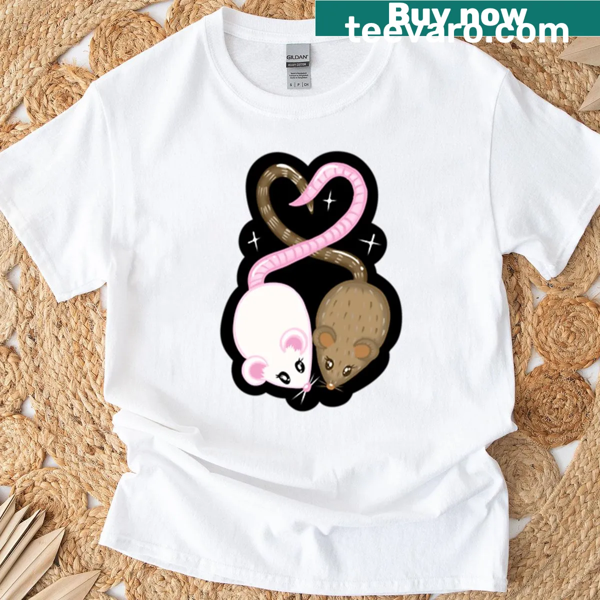 Cute rat design with hearts for a lesbian audience on a T-shirt — on a men's t-shirt