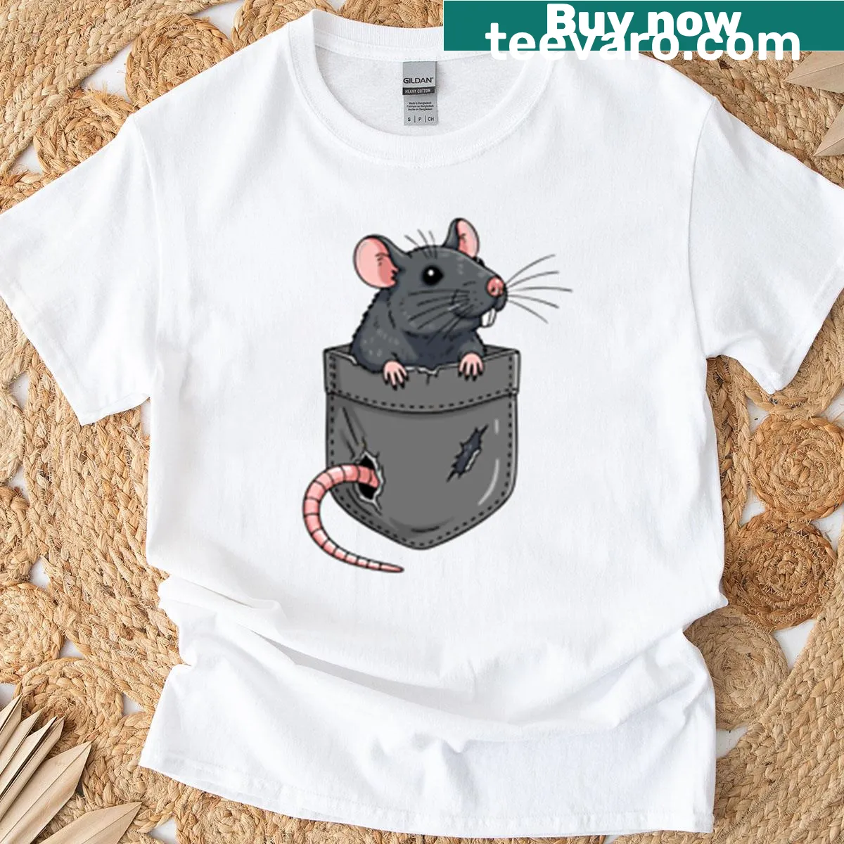 Cute rat illustration sitting in a pocket on a T-shirt — on a men's t-shirt