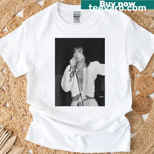 Vintage graphic of Rod Stewart's 1976 solo show in Manchester.