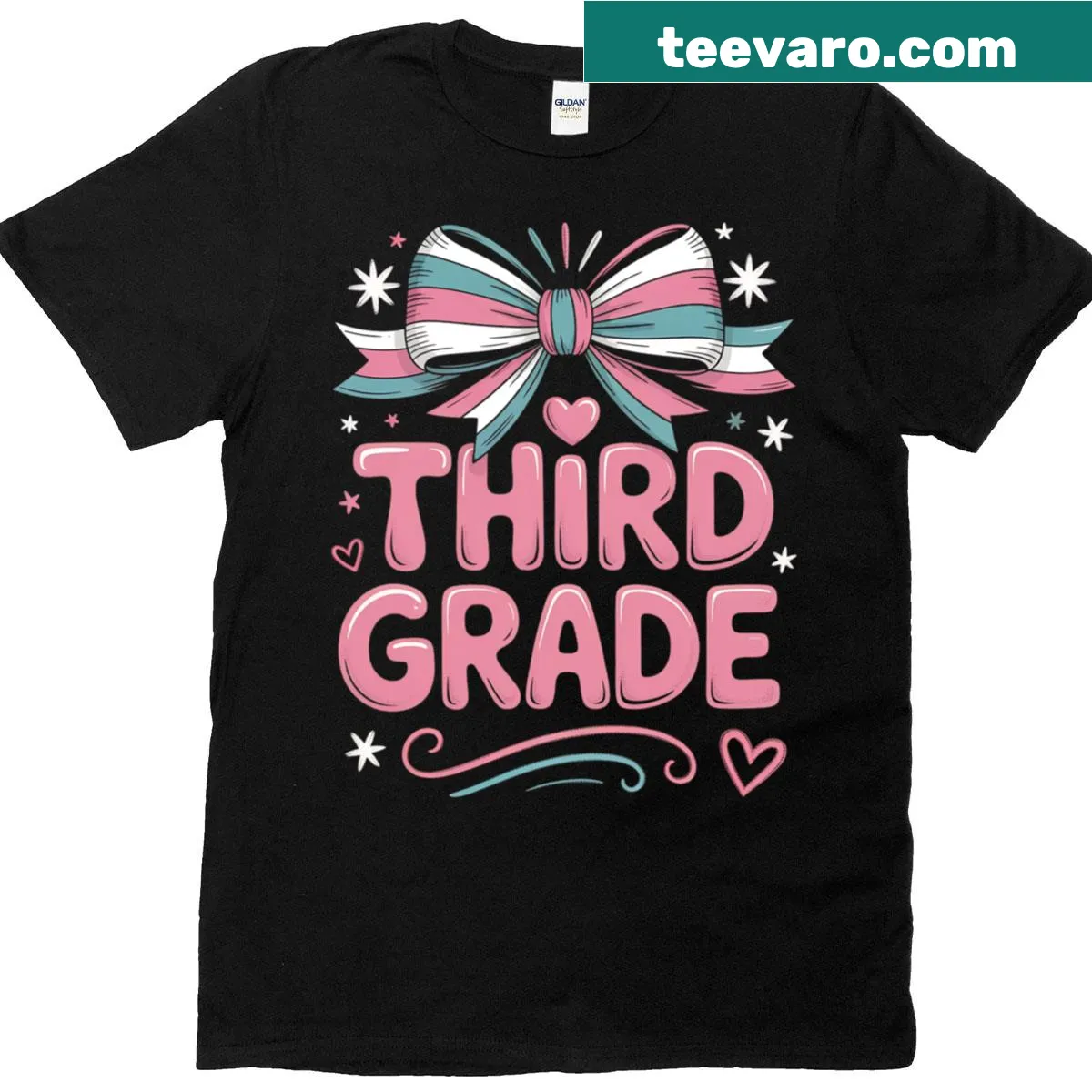 Cute hand-lettered T-shirt for third grade teachers with a bow design. — on a men's t-shirt