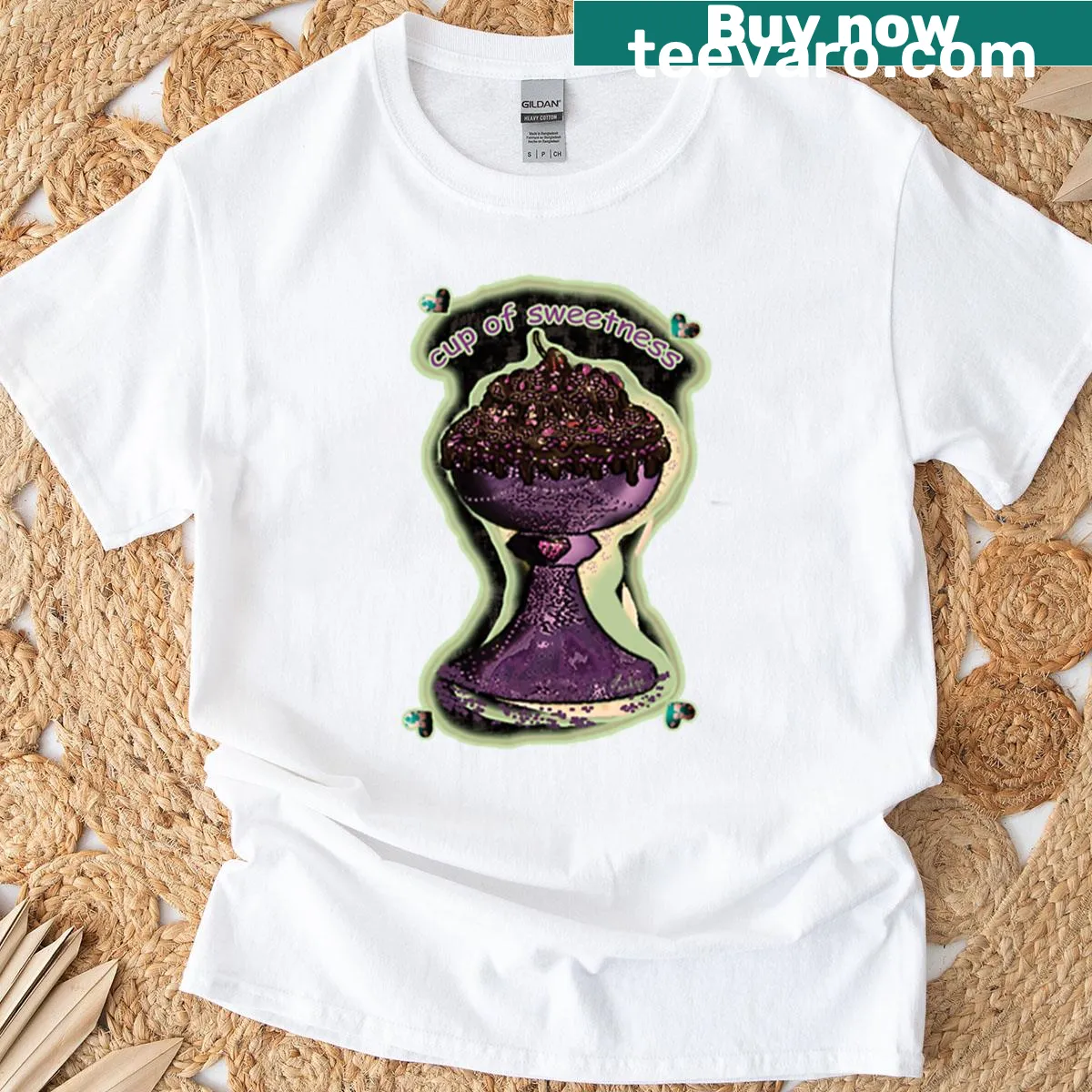 Illustration of cake in a cup on a T-shirt — on a men's t-shirt