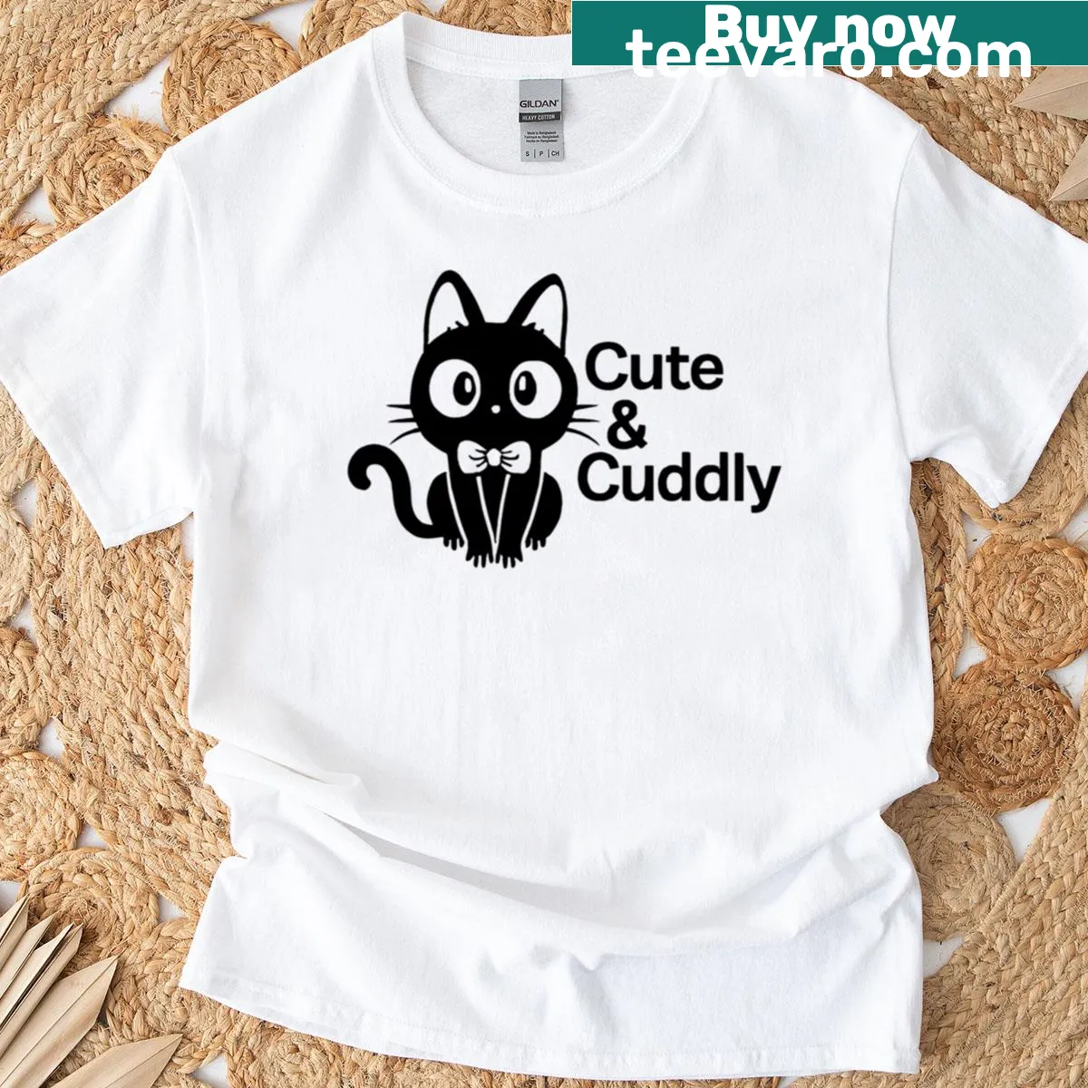 Cuddly cat illustration on a T-shirt for pet lovers — on a men's t-shirt