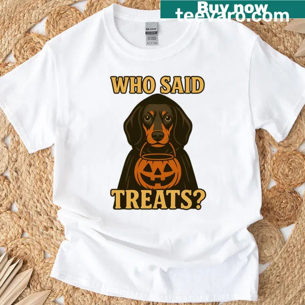 Dachshund in pumpkin witch costume Halloween graphic T-shirt
