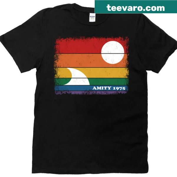Minimalist oversized T-shirt with 1975 design