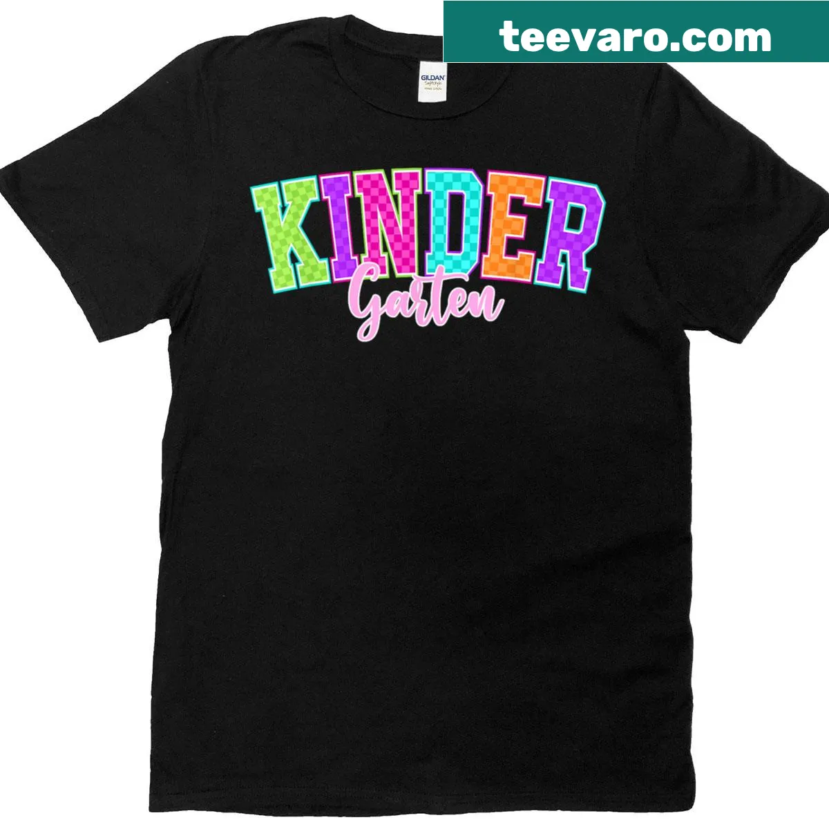 Cute t-shirt for girls with checkered pattern for first day of kindergarten — on a men's t-shirt
