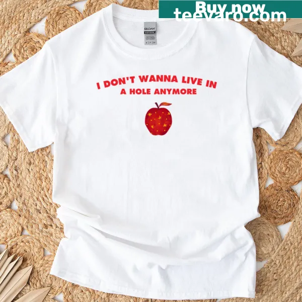 Oversized t-shirt stating I Don't Wanna Live In A Hole Anymore