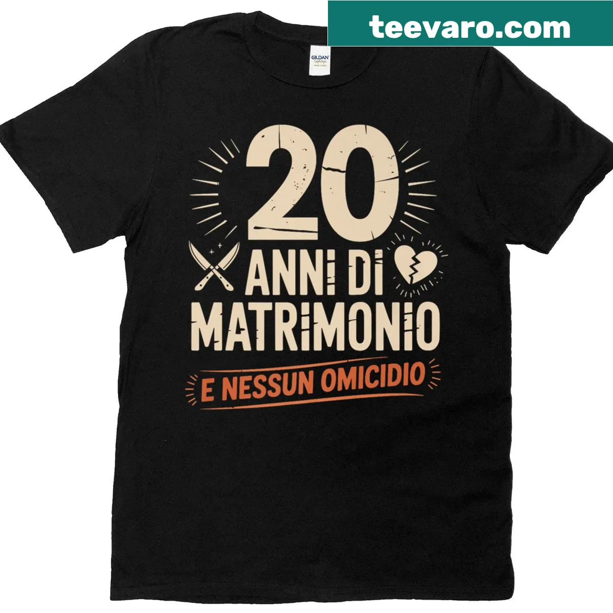 Funny anniversary t-shirt with humorous marriage text in Italian — on a men's t-shirt