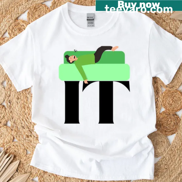 Relaxing t-shirt with Sleep On It slogan for casual wear