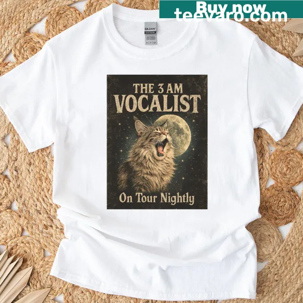 Funny Maine Coon cat graphic tee with vintage bootleg design