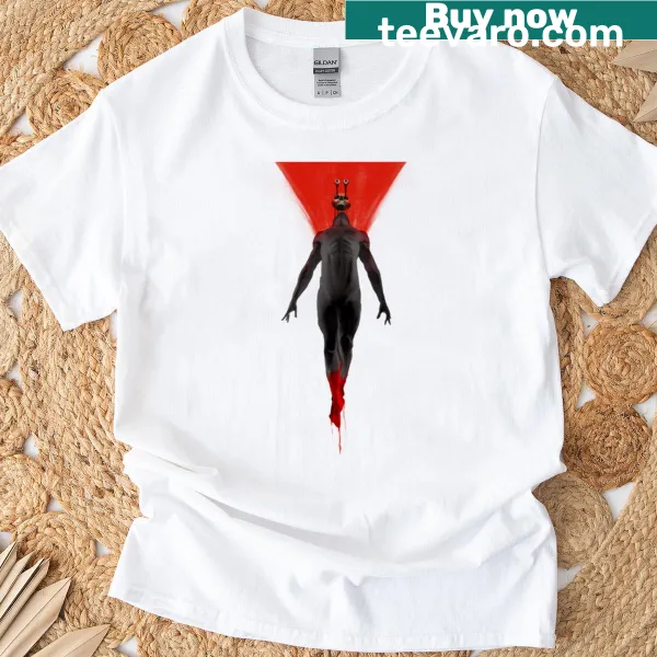 T-shirt featuring an edgy illustration symbolizing madness