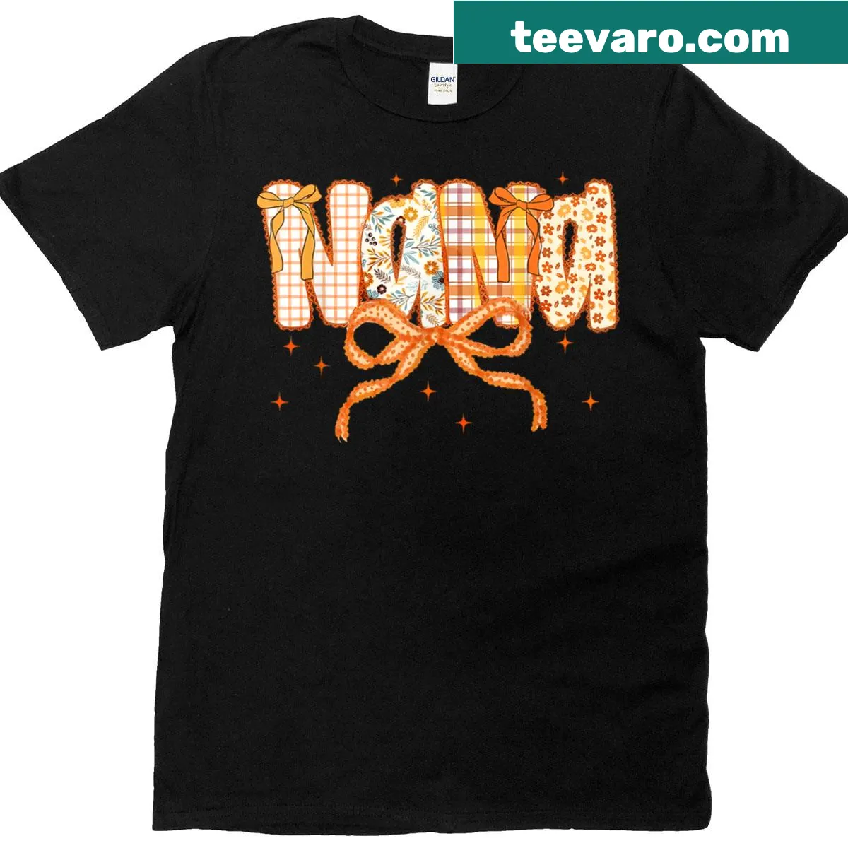 Charming t-shirt design with bows for grandmothers for Thanksgiving. — on a men's t-shirt
