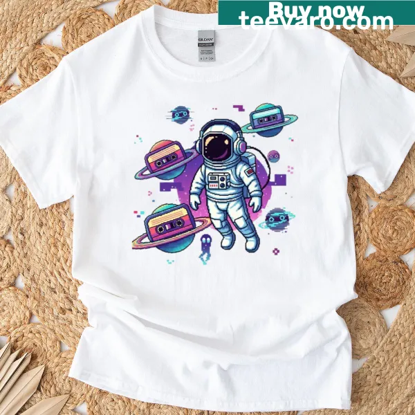 Vintage 90s astronaut graphic T-shirt