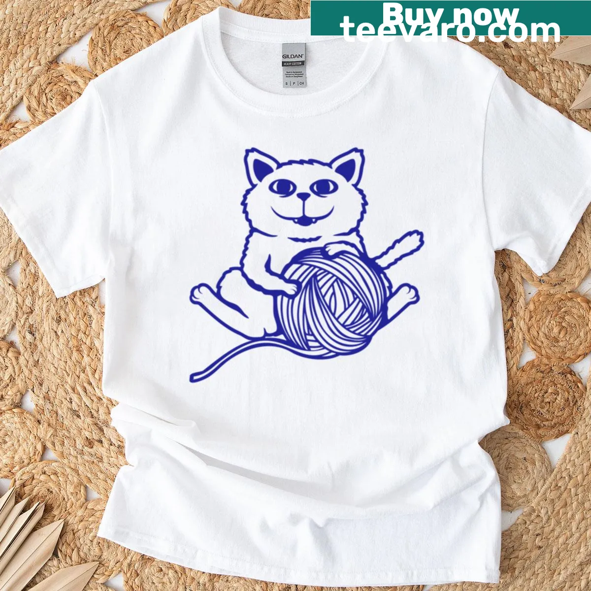 Illustration of a ball of wool for sewing and knitting lovers — on a men's t-shirt