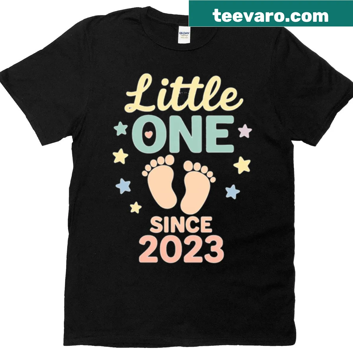 Cute newborn t-shirt with pastel baby feet and stars illustration — on a men's t-shirt