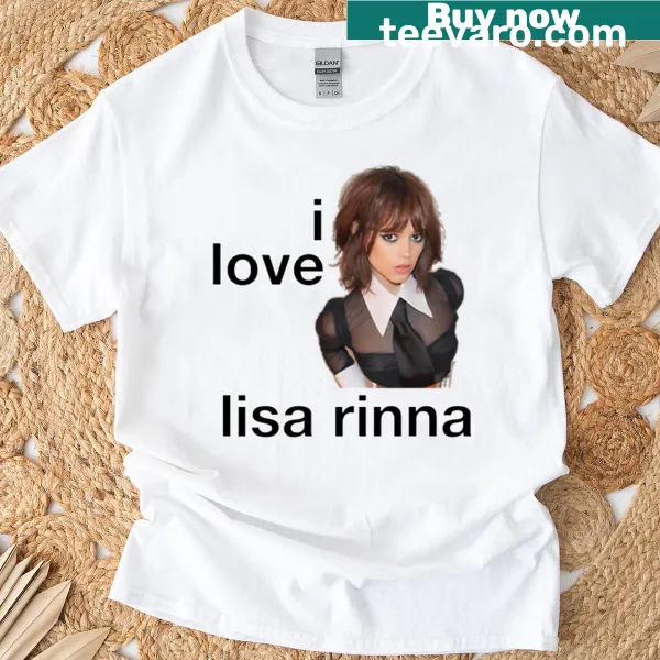 Text tee expressing love for Lisa Rinna in bold font