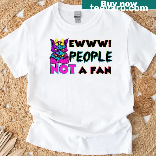 Retro streetwear t-shirt for cat lovers with humorous graphics