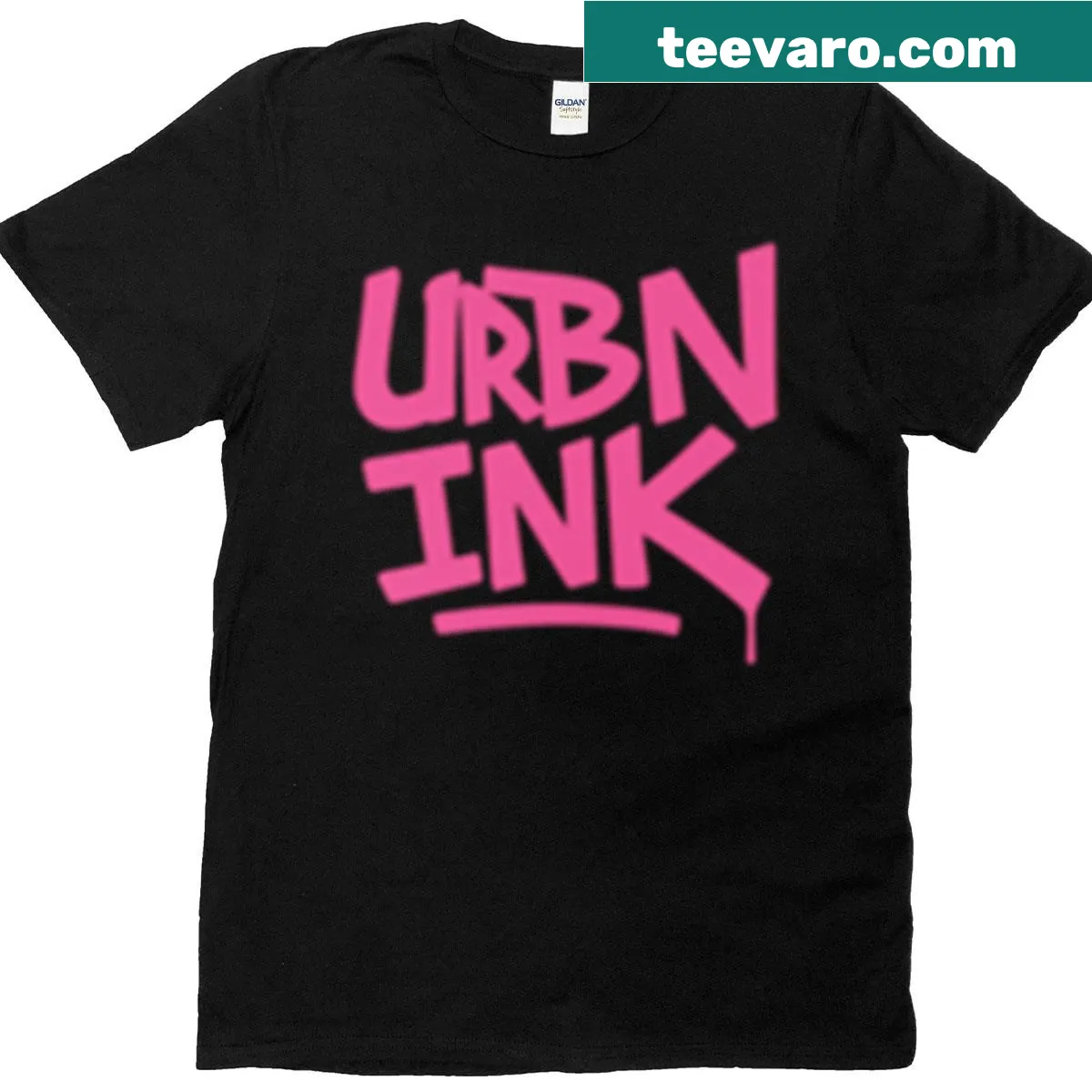 Oversized T-shirt with a modern typographic design — on a men's t-shirt