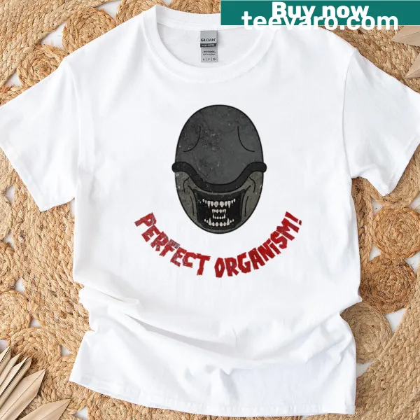 Vintage t-shirt featuring an iconic xenomorph design