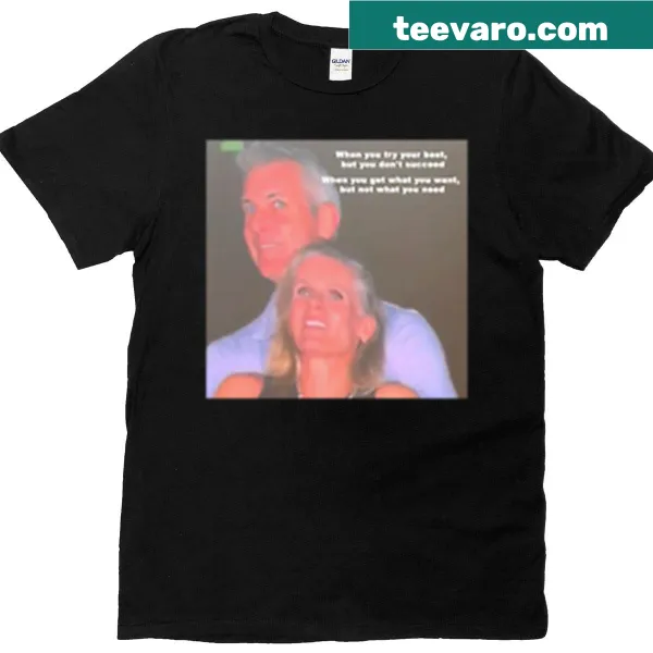 Oversized T-shirt featuring Coldplay kiss cam graphics.