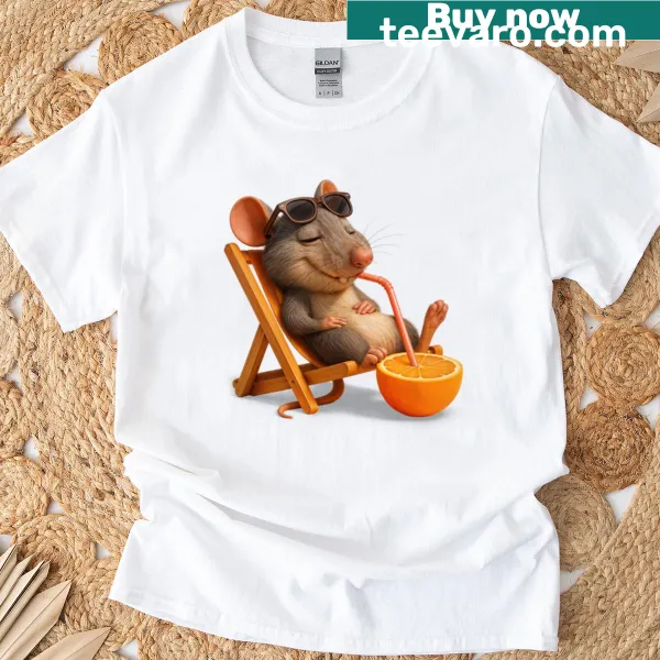 T-shirt featuring a relaxed rat graphic