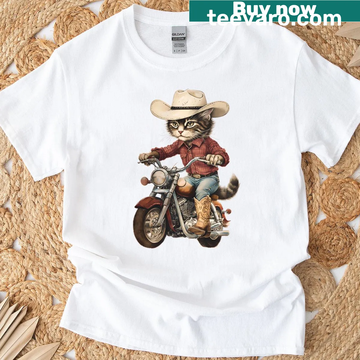 Illustration of 'Queen Of Shopping Carts' with hearts on a t-shirt — on a men's t-shirt