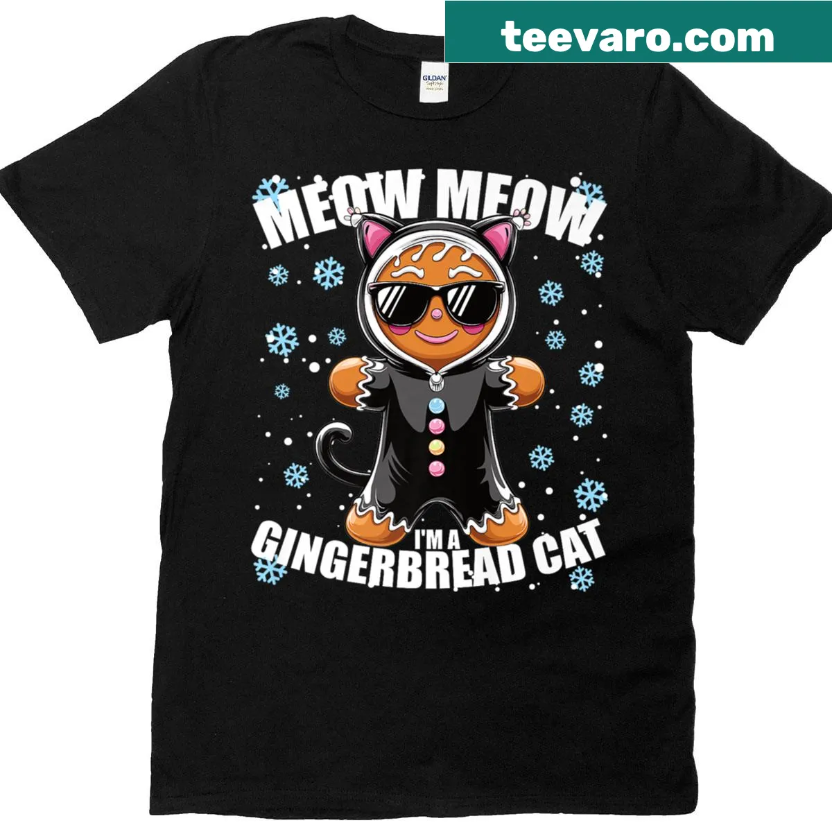 Funny gingerbread cat design for Christmas lovers — on a men's t-shirt