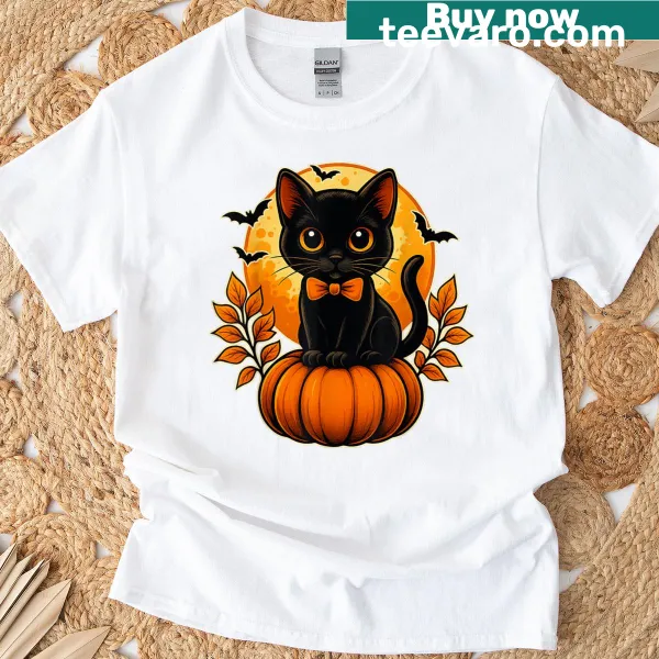 Retro t-shirt with black cat and pumpkin design