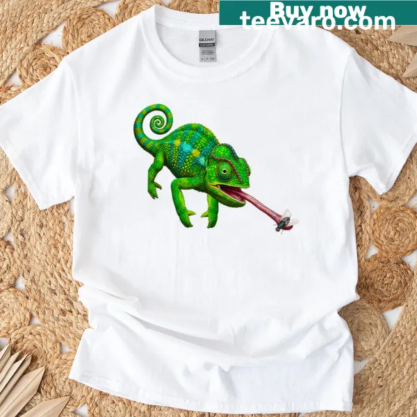 Oversized shirt featuring a playful chameleon graphic