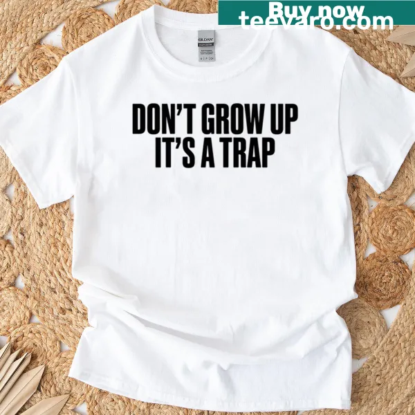 Oversized t-shirt with 'Don't Grow Up It's A Trap' phrase