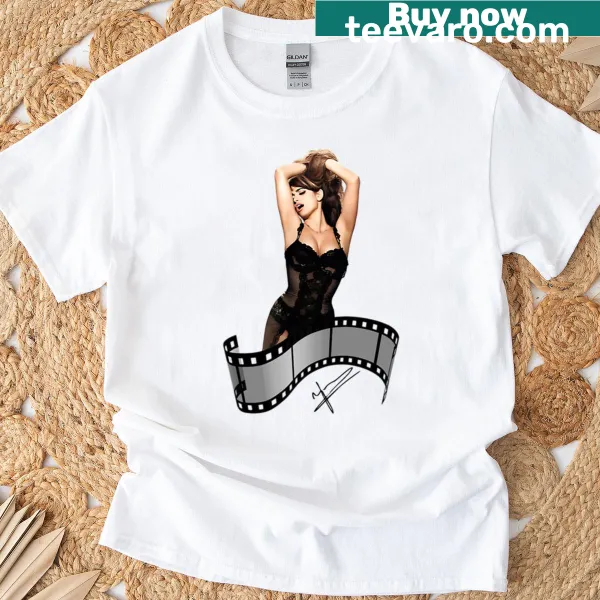 Oversized t-shirt featuring a playful illustration of Penelope Cruz