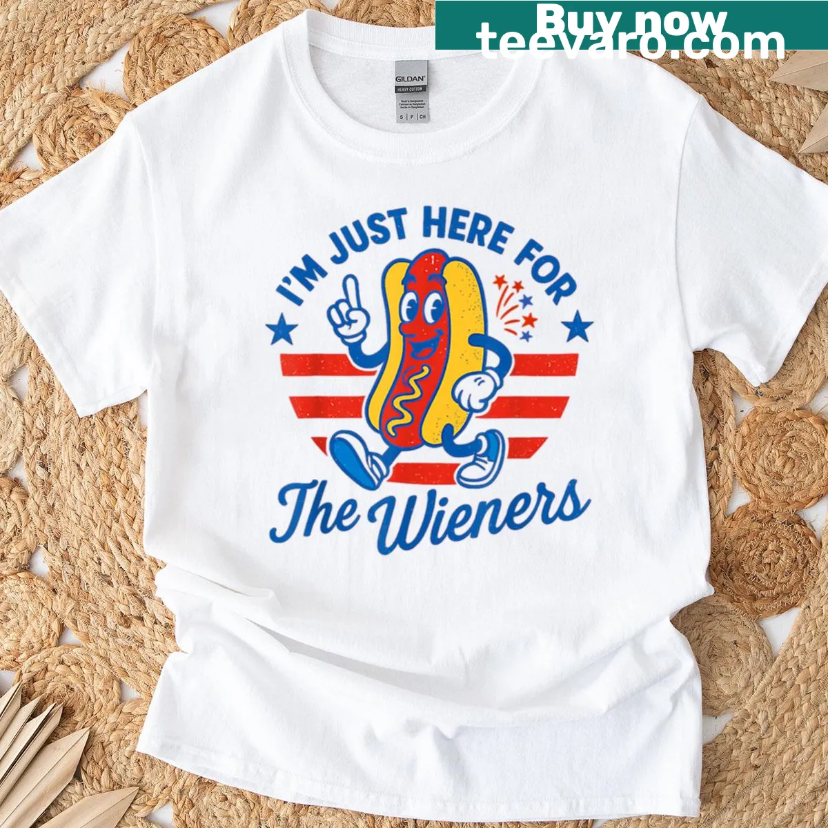 Funny hot dog t-shirt for 4th of July with cartoon illustration — on a men's t-shirt