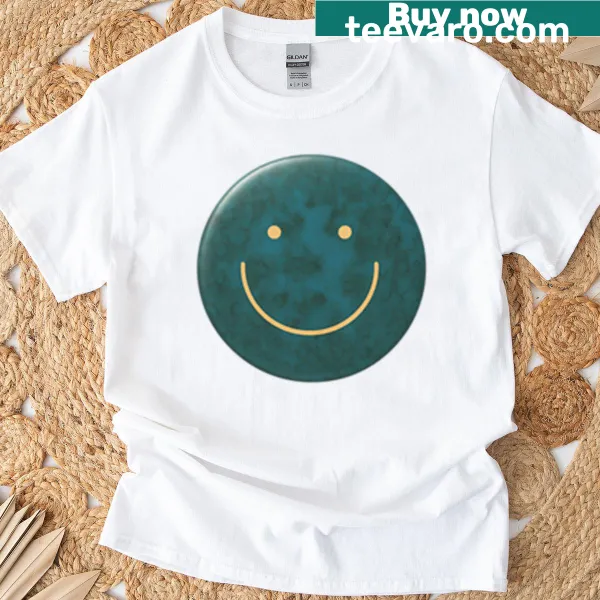 Minimalist oversized T-shirt with a graphic of two connecting hearts